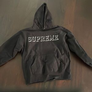 SUPREME black hoodie
